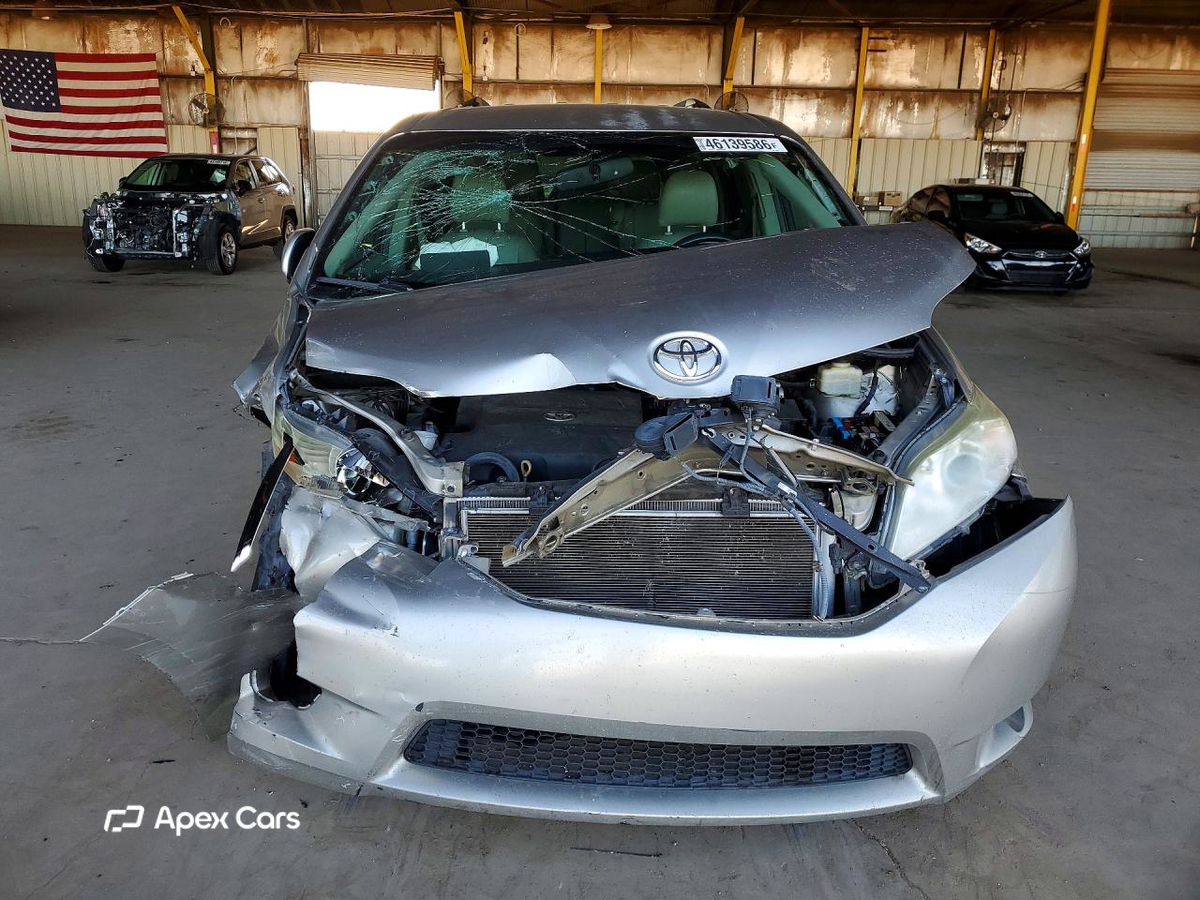 Toyota Sienna 2015