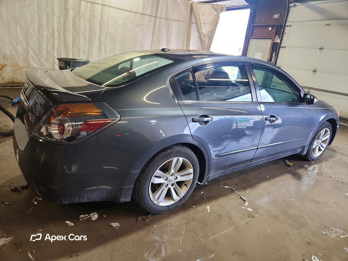 Nissan Altima 2010