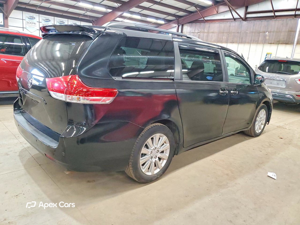 Toyota Sienna 2013