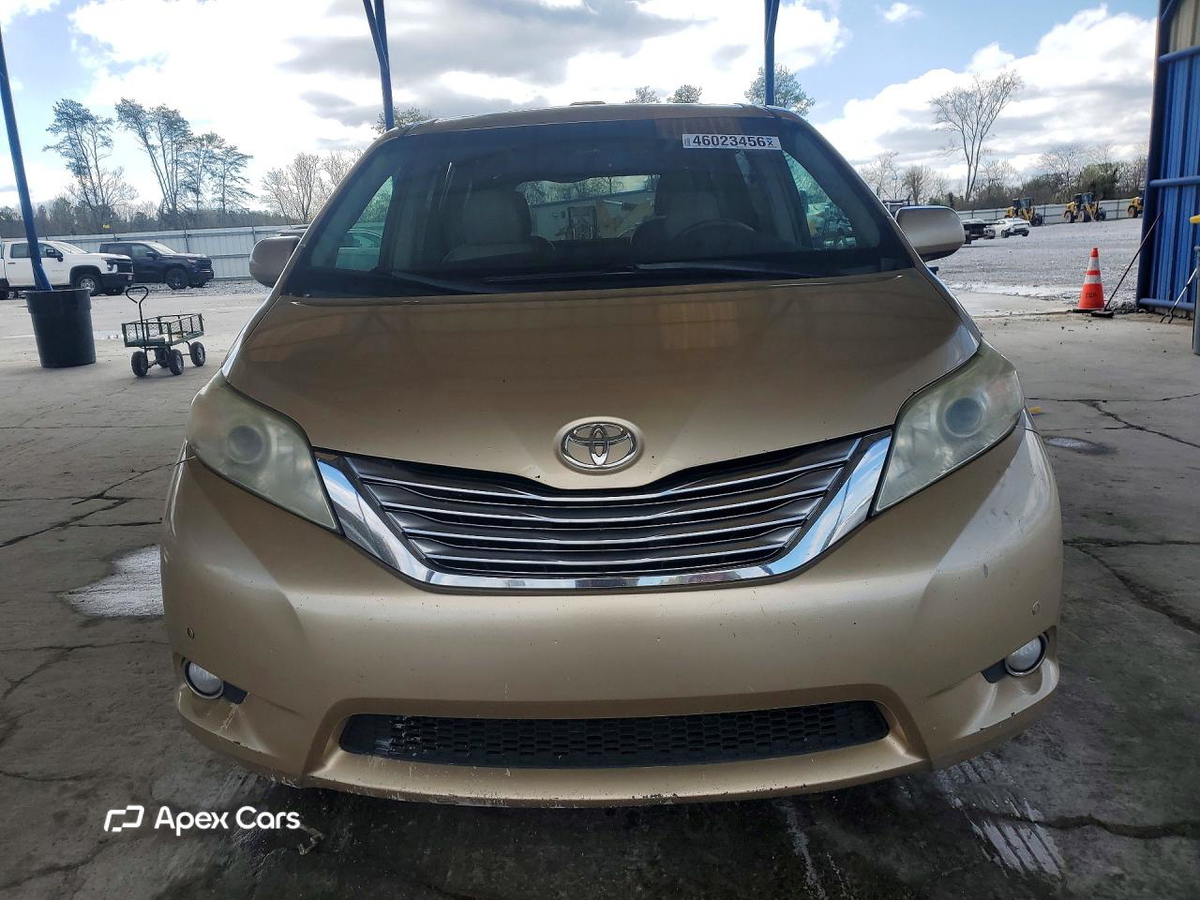 Toyota Sienna 2011