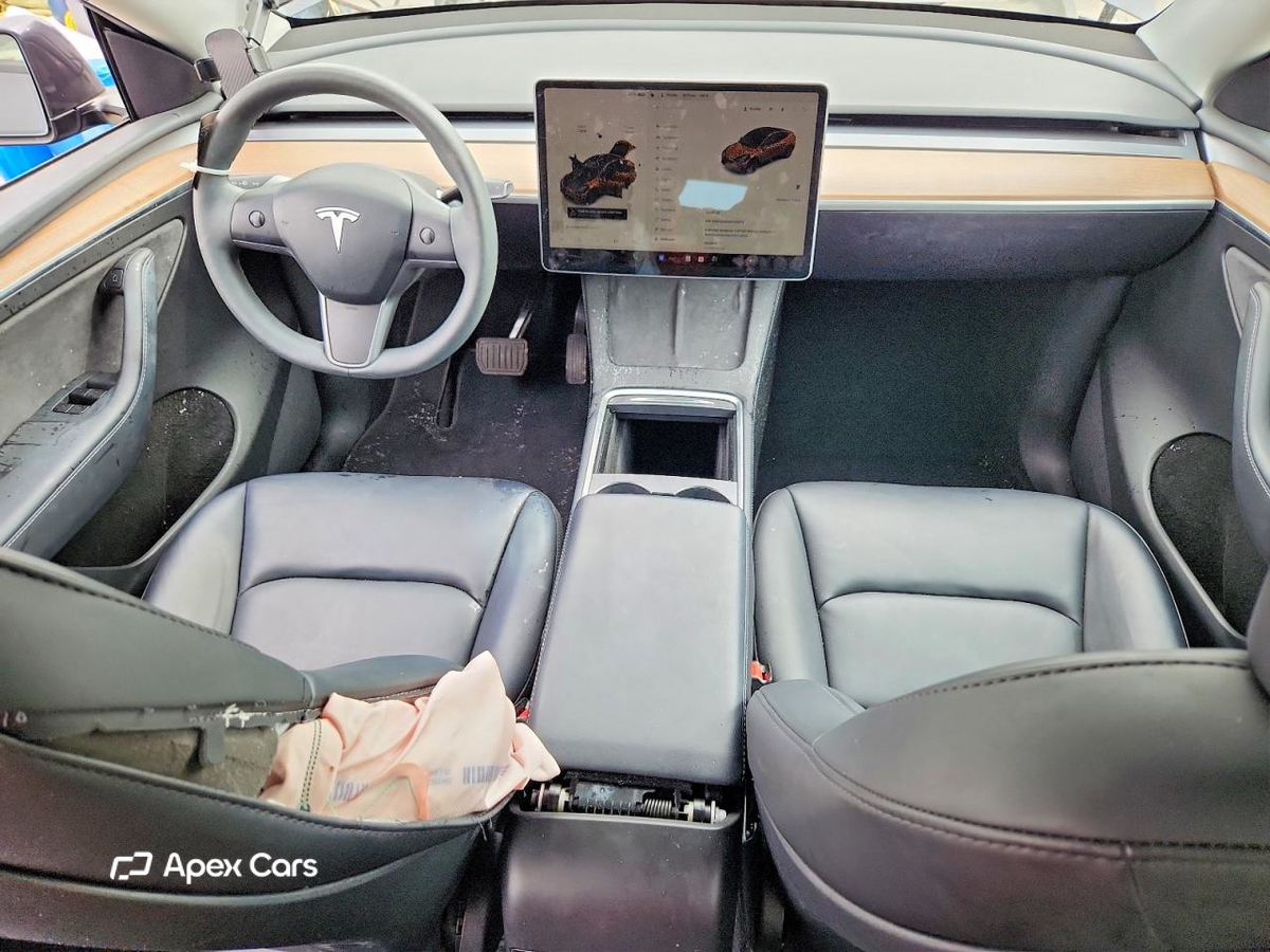 Tesla Model Y 2025