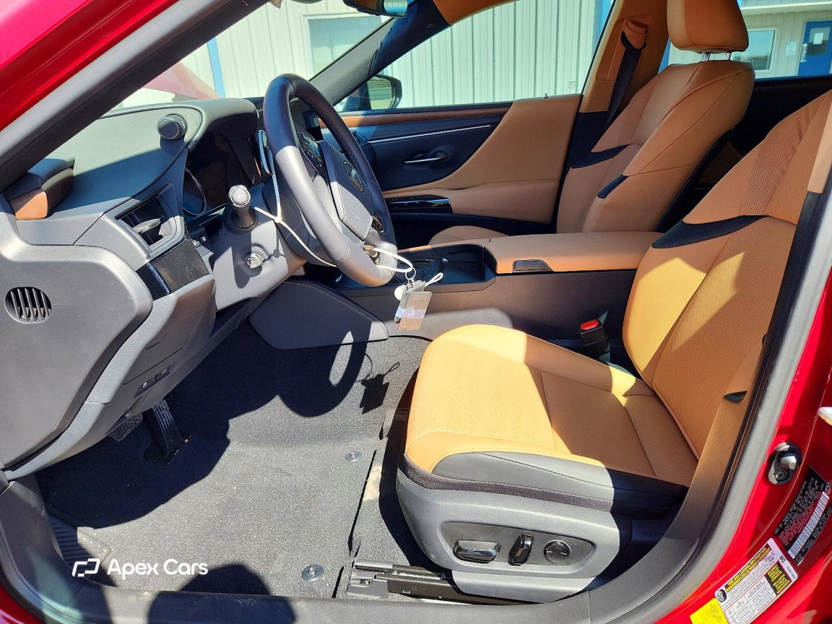 Lexus ES 2025
