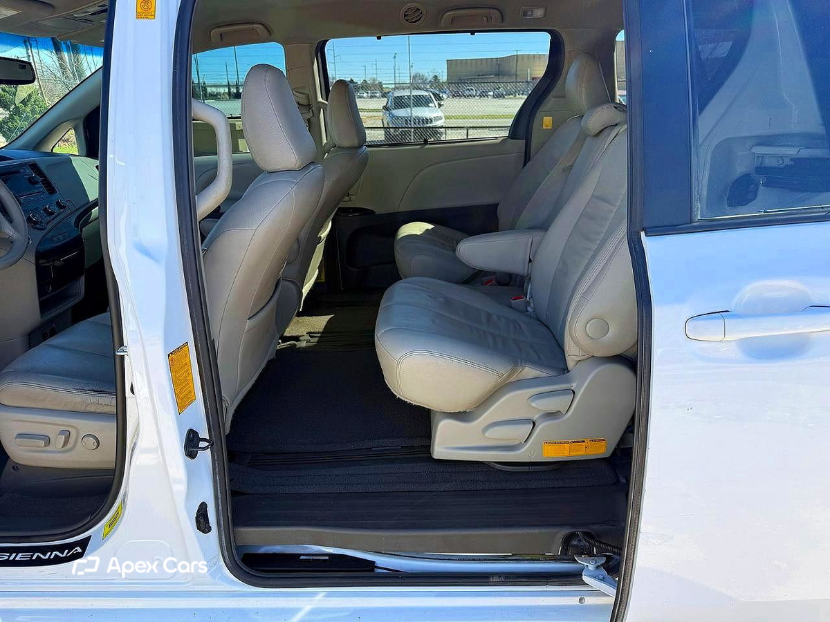 Toyota Sienna 2012