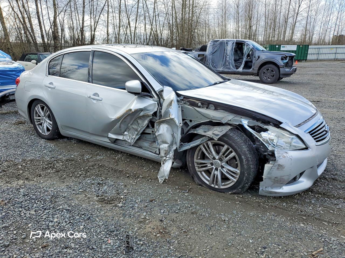 Infiniti G 2011