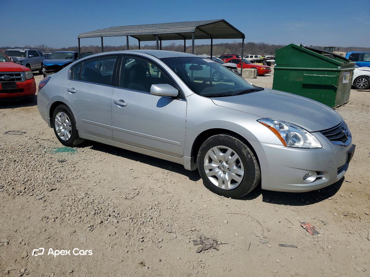 Nissan Altima 2012