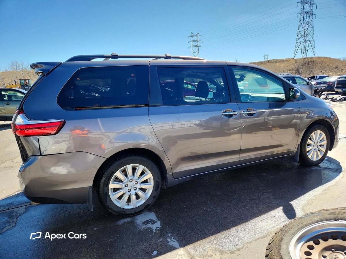 Toyota Sienna 2015