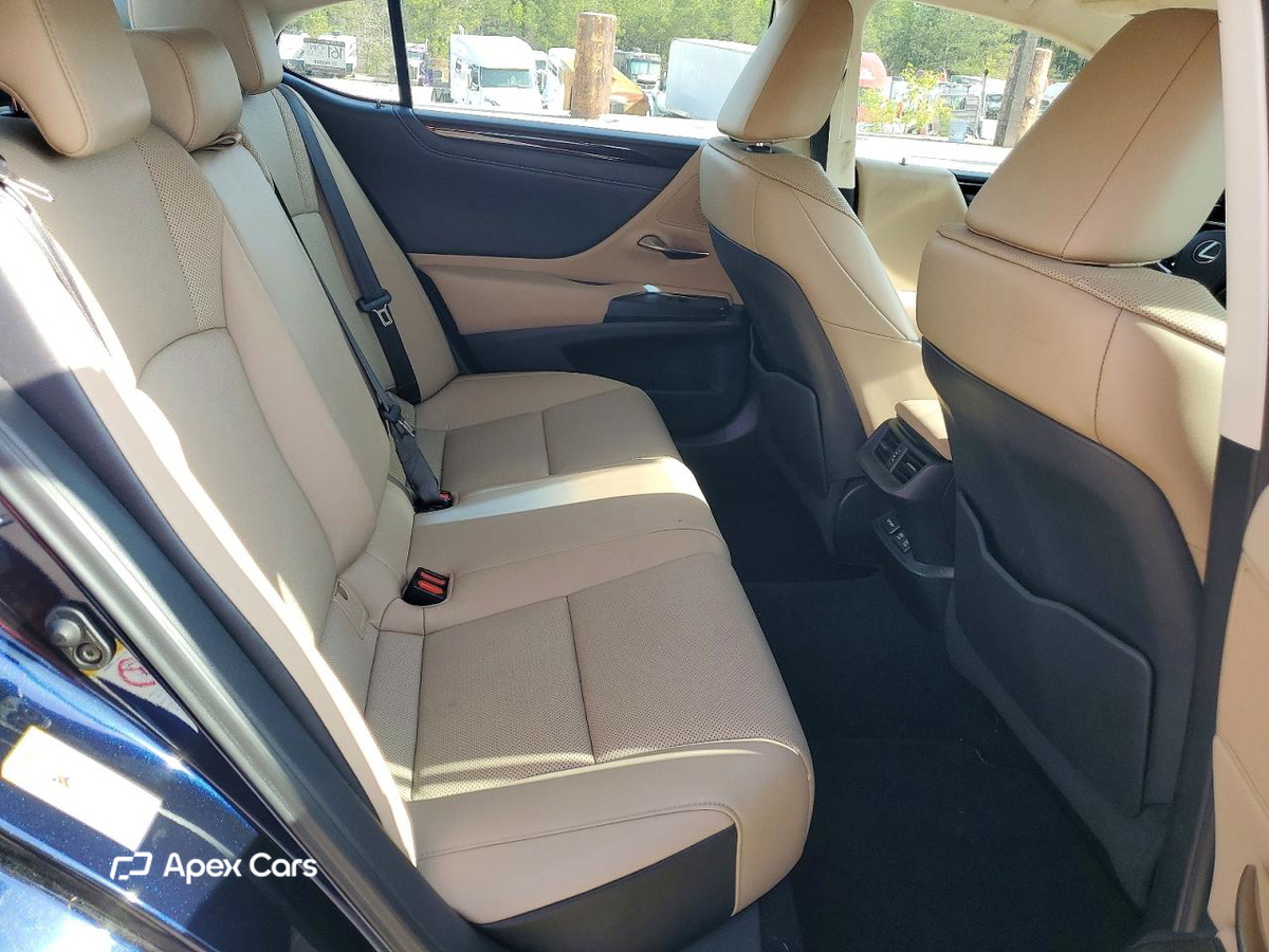 Lexus ES 2019