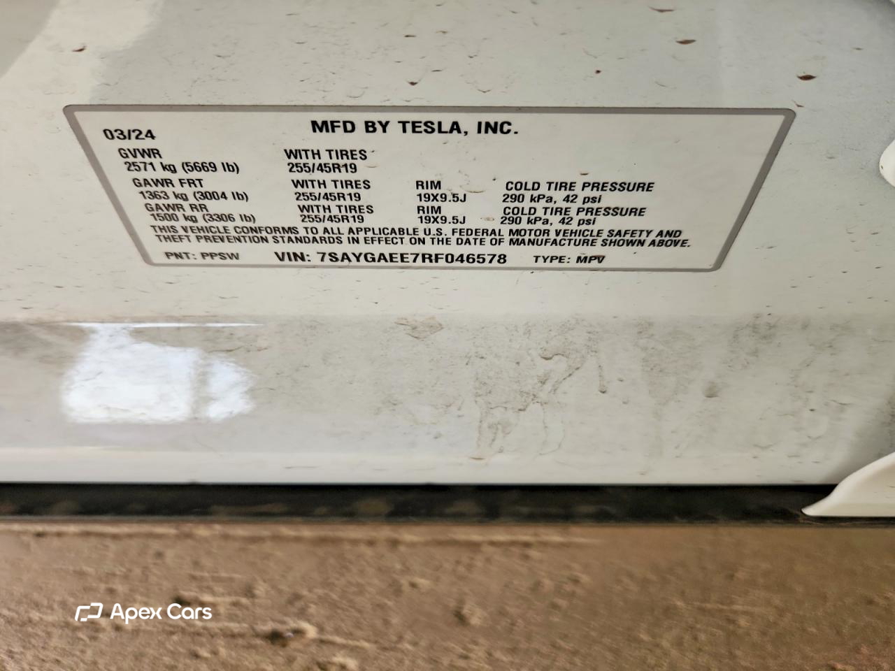 Tesla Model Y 2024