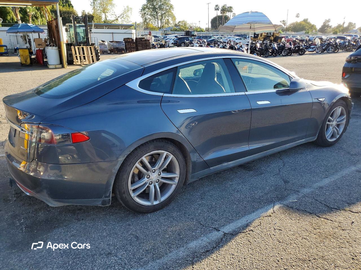 Tesla Model S 2014