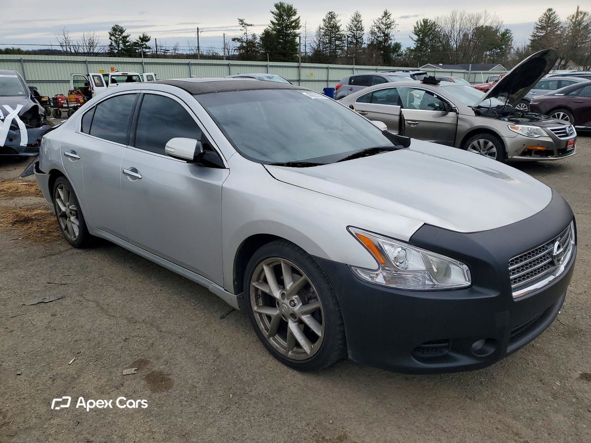 Nissan Maxima 2010