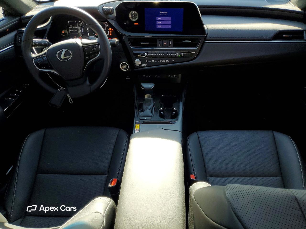 Lexus ES 2025