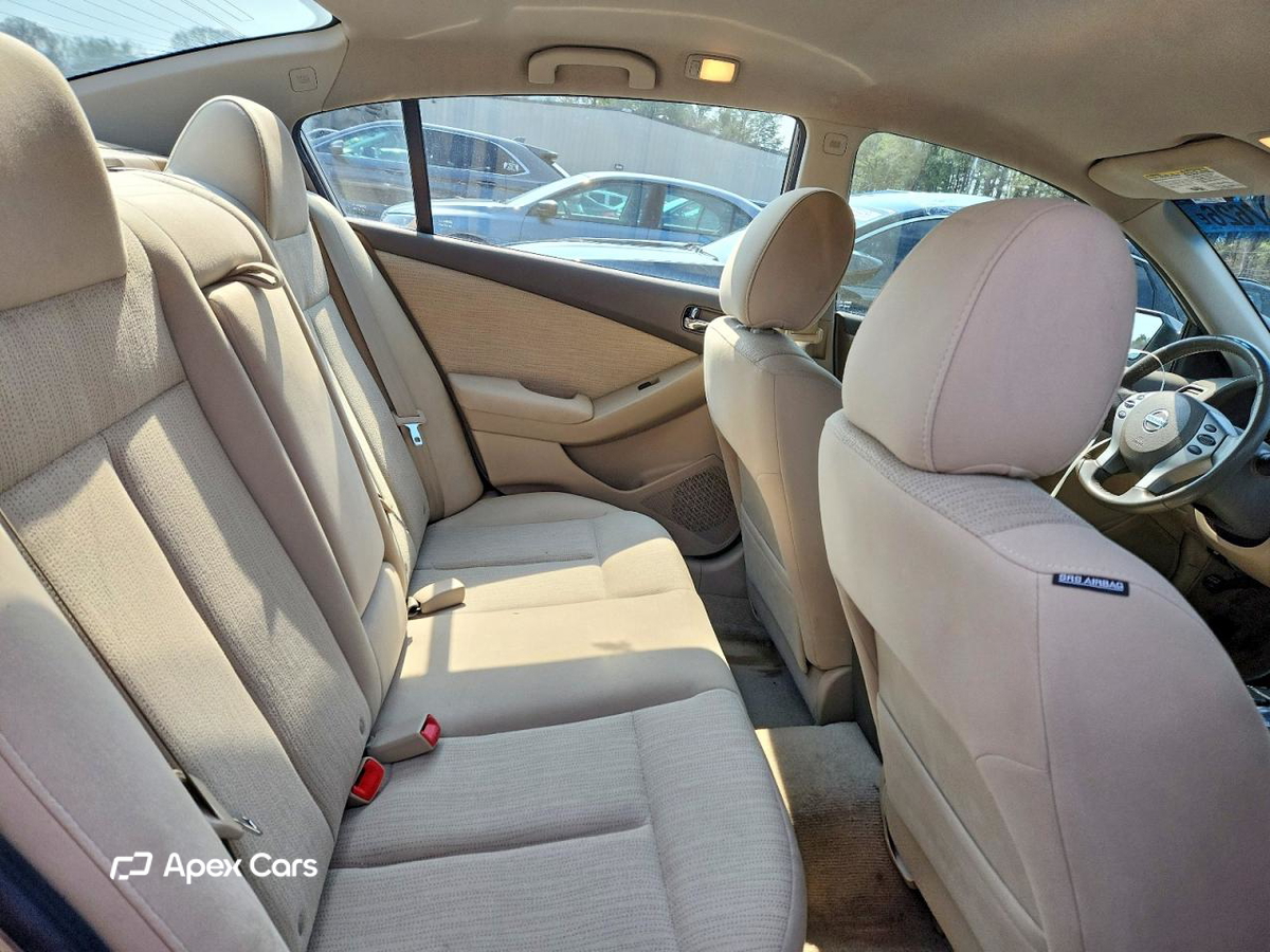 Nissan Altima 2012