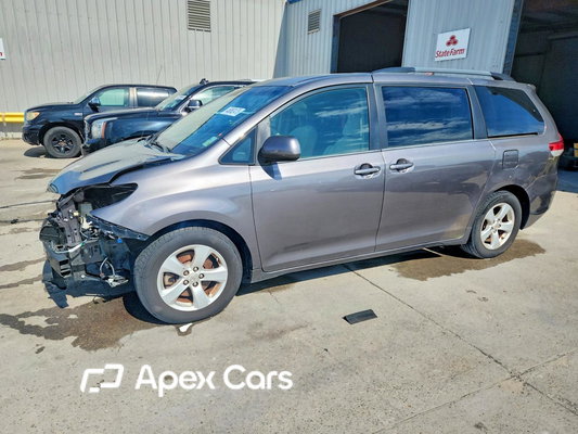 Toyota Sienna 2014 - Image 1 of 15