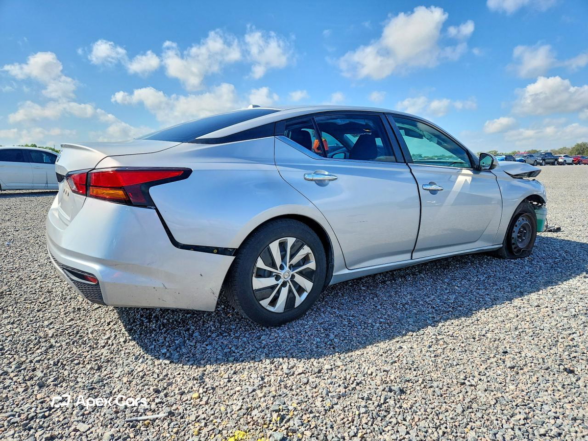 Nissan Altima 2020
