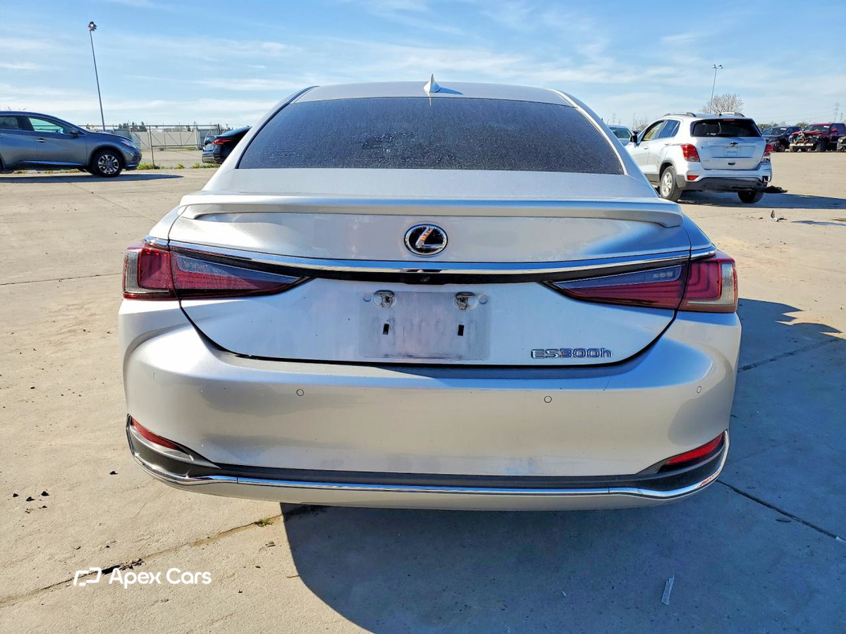 Lexus ES 2020