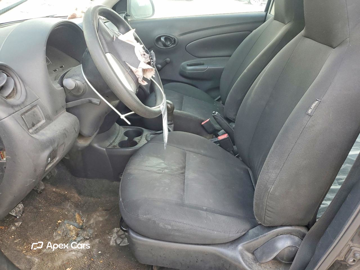 Nissan Versa 2015