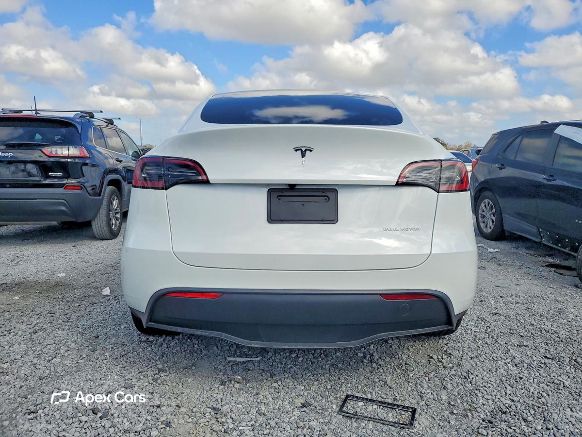 Tesla Model Y 2025