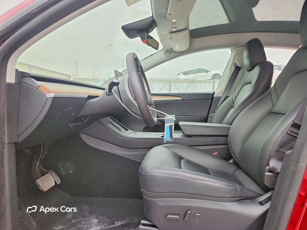 Tesla Model Y 2025