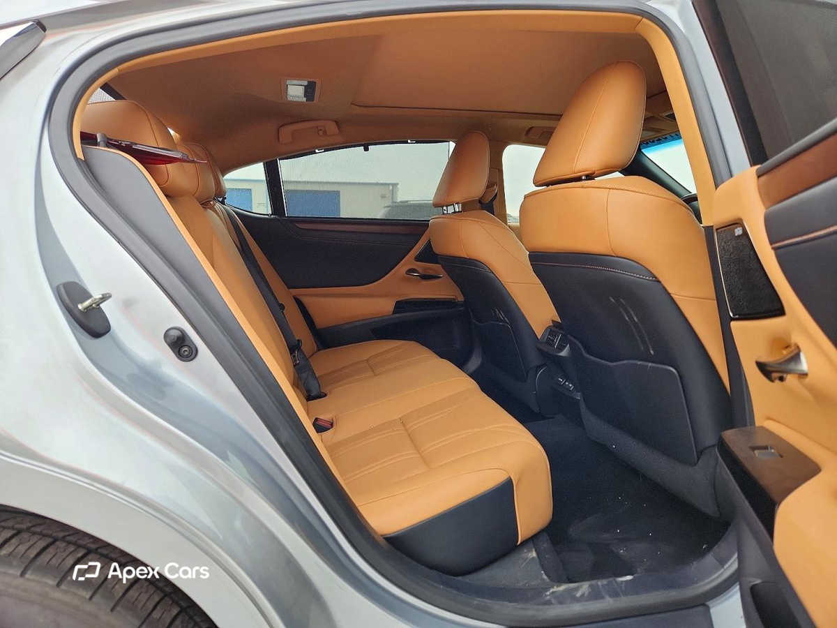 Lexus ES 2022