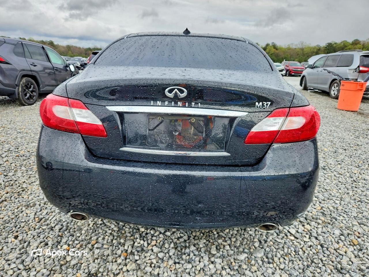 Infiniti M 2011