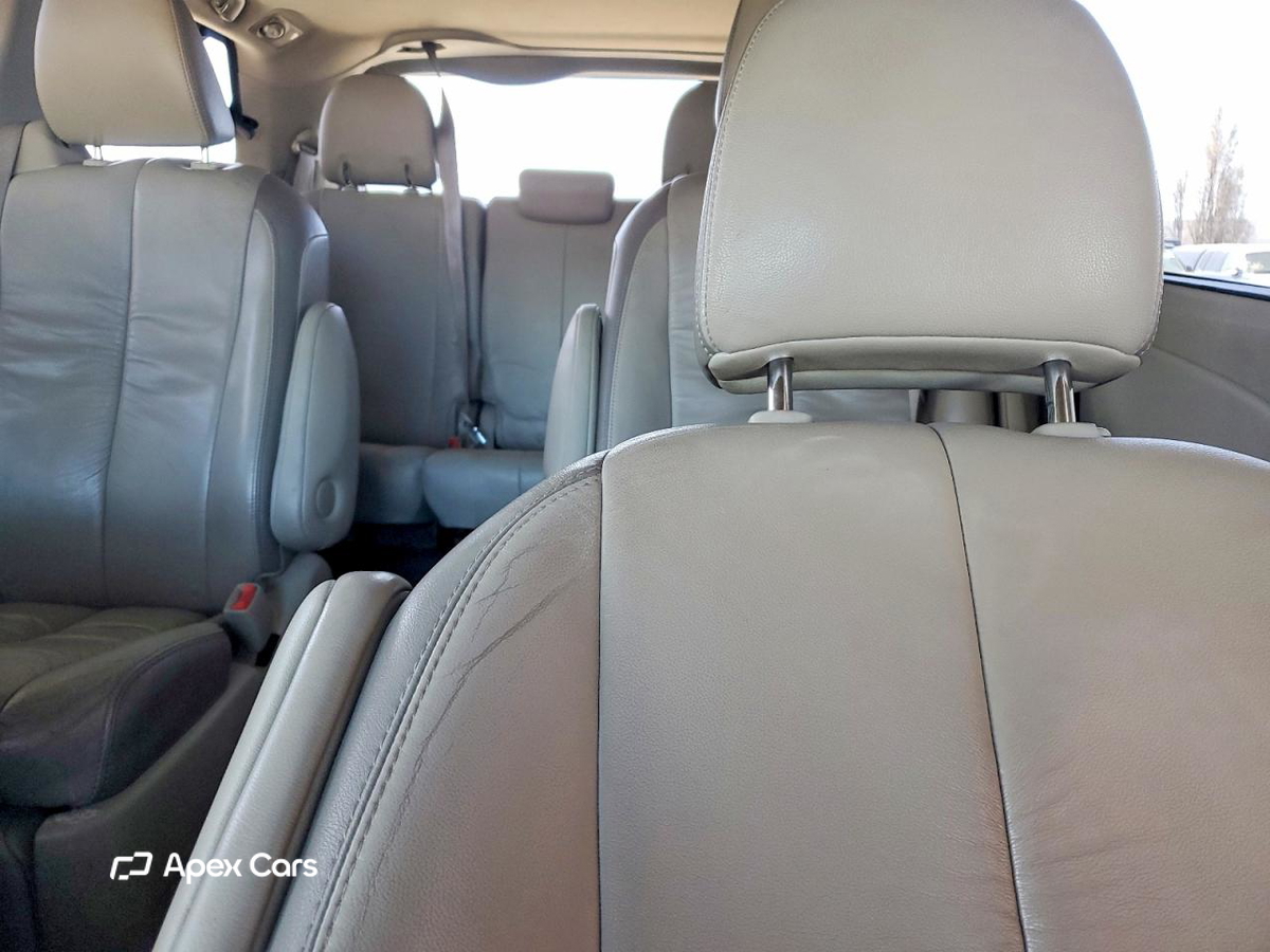 Toyota Sienna 2011