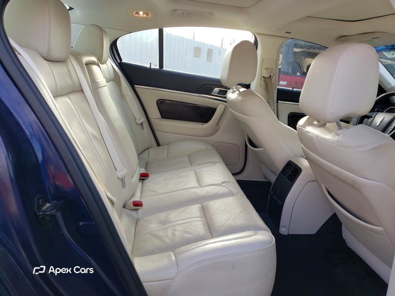 Lincoln MKS 2011