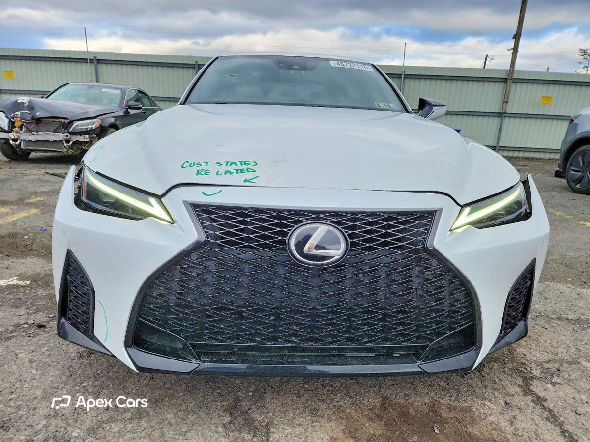 Lexus IS 2021