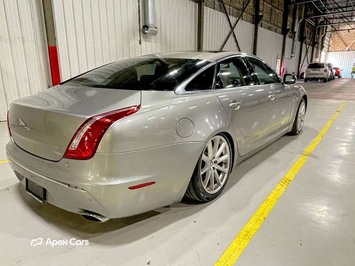 Jaguar XJ 2011