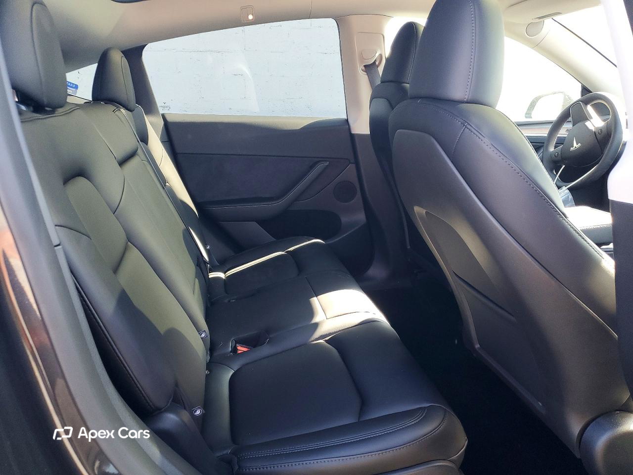 Tesla Model Y 2025