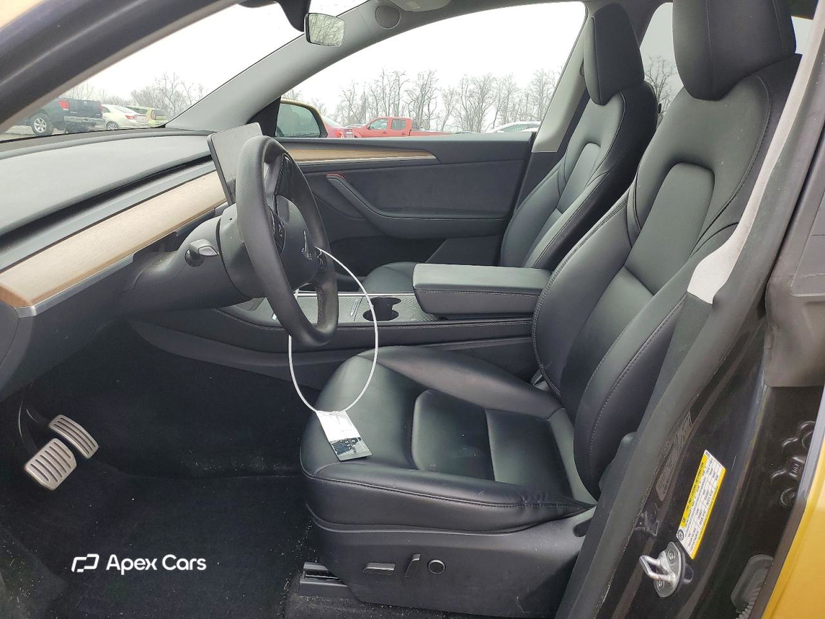 Tesla Model Y 2024