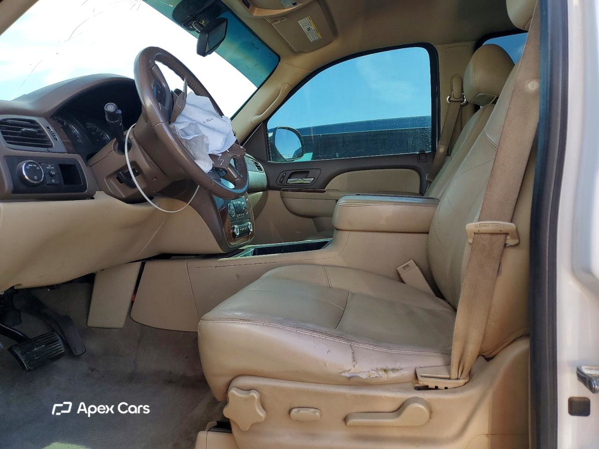 Chevrolet Suburban 2012