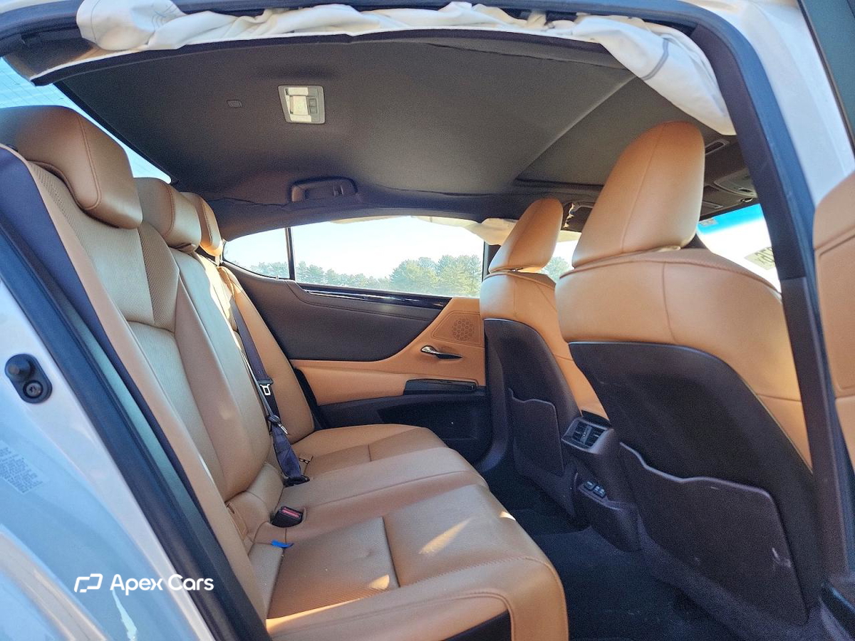 Lexus ES 2019