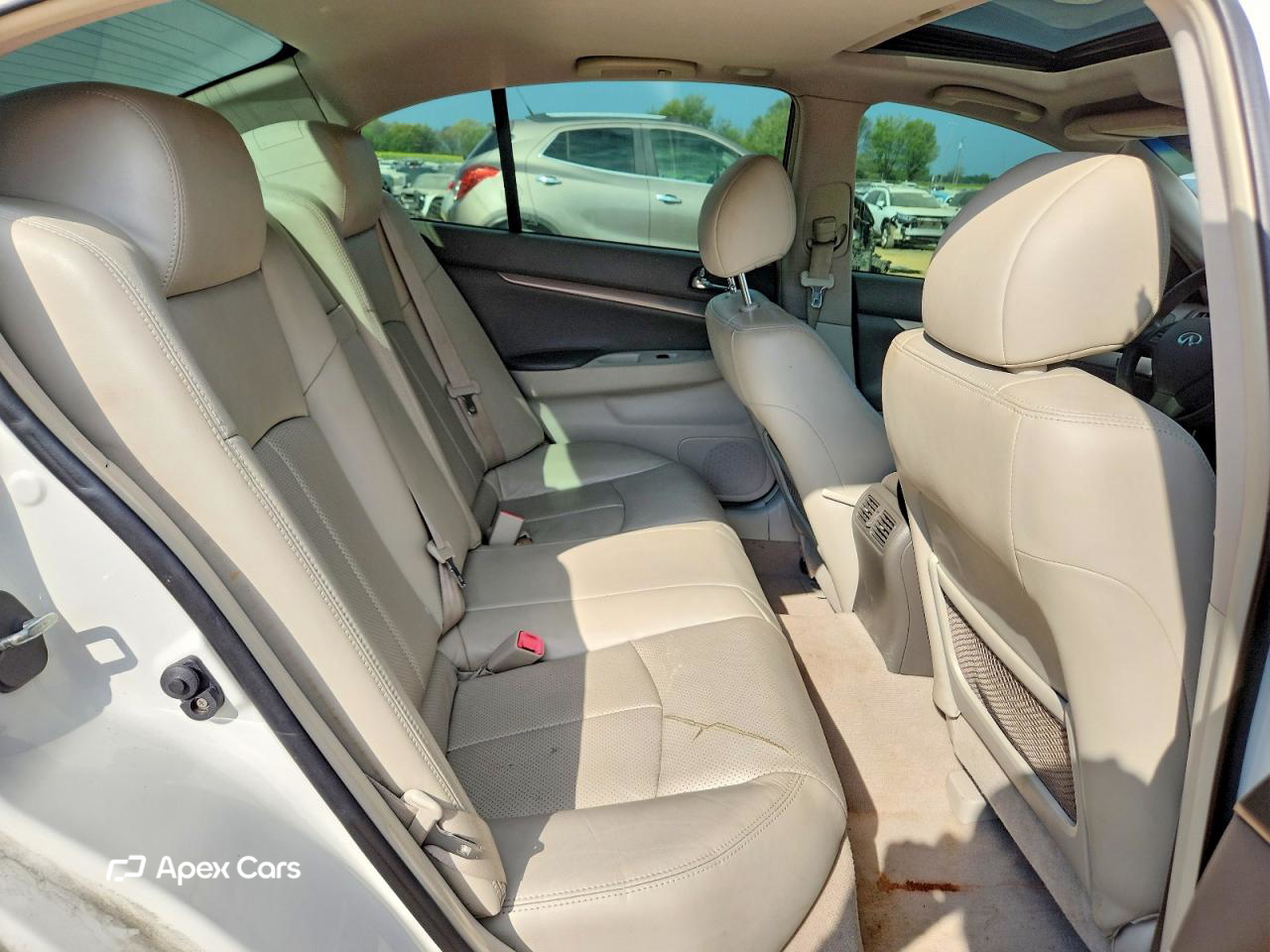 Infiniti G 2011
