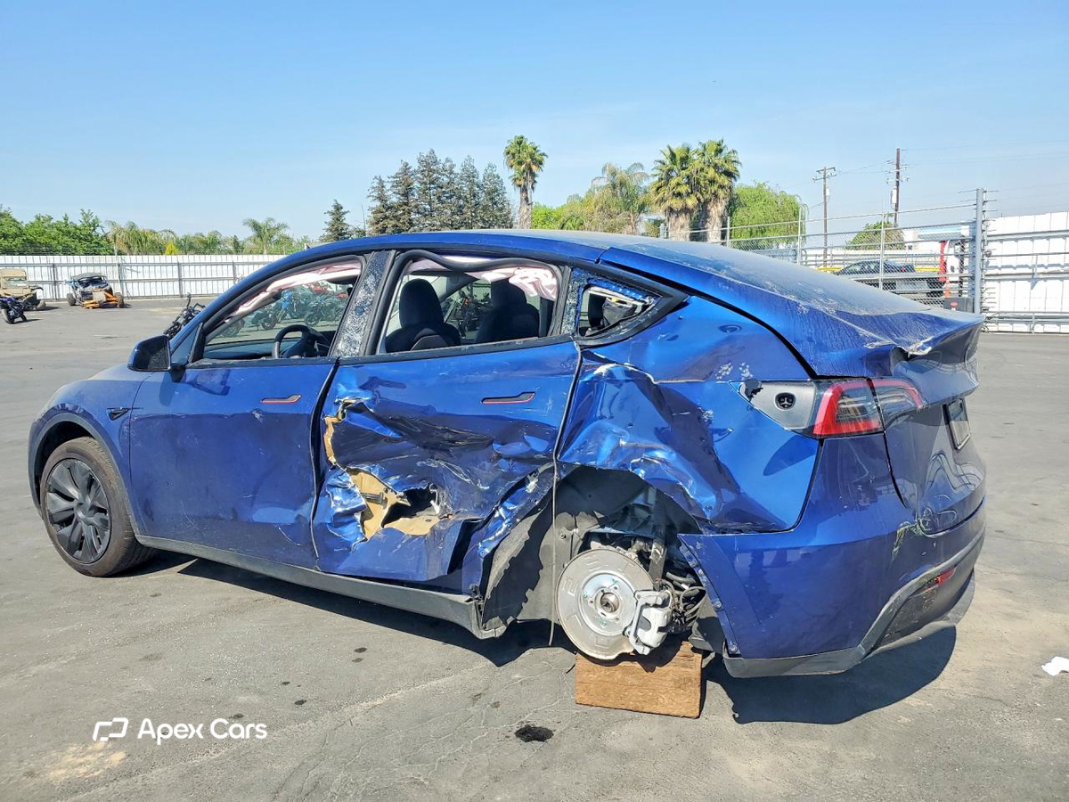 Tesla Model Y 2025