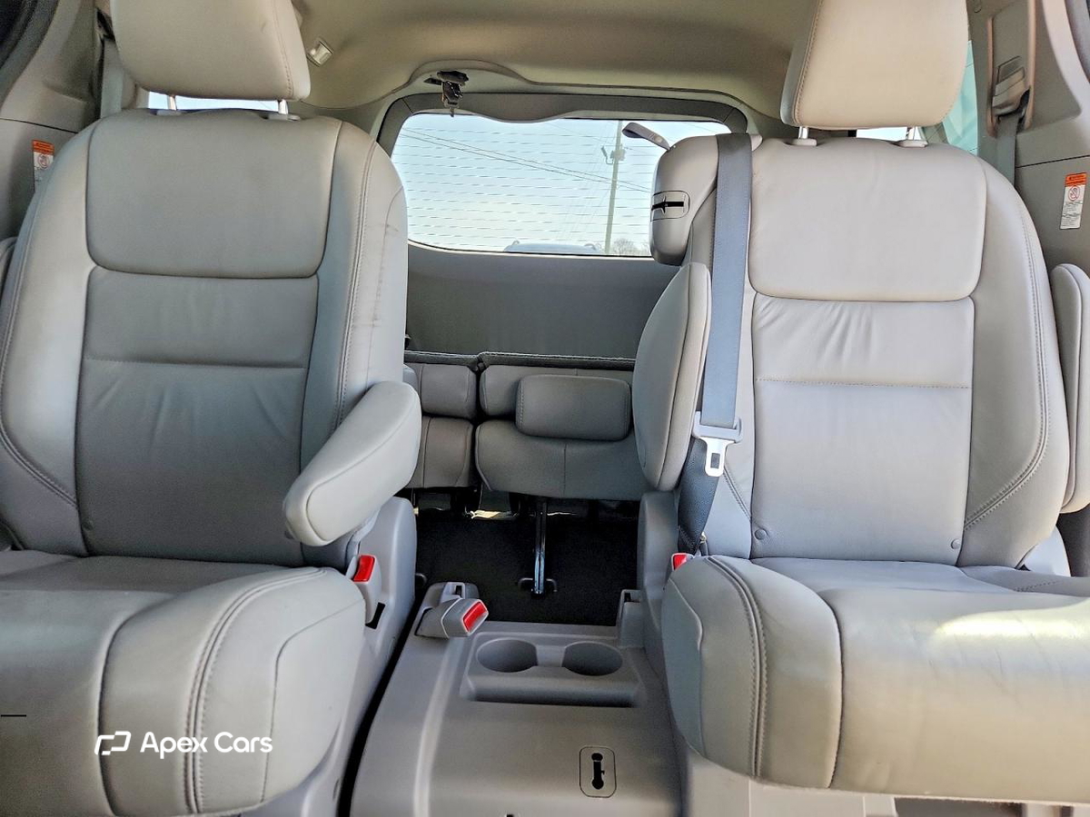 Toyota Sienna 2016