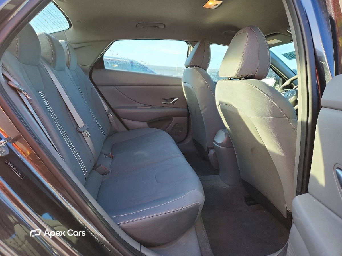 Hyundai Elantra 2023