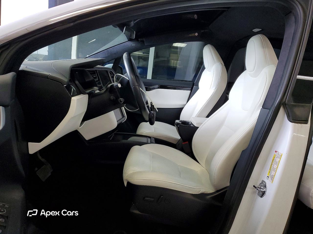 Tesla Model X 2021