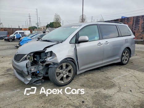 Toyota Sienna 2012 - Image 1 of 12