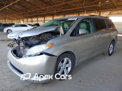 Toyota Sienna 2015 - Image 1 of 5