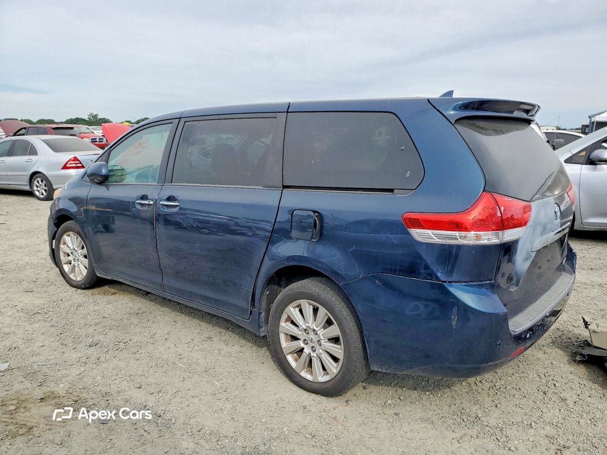 Toyota Sienna 2011