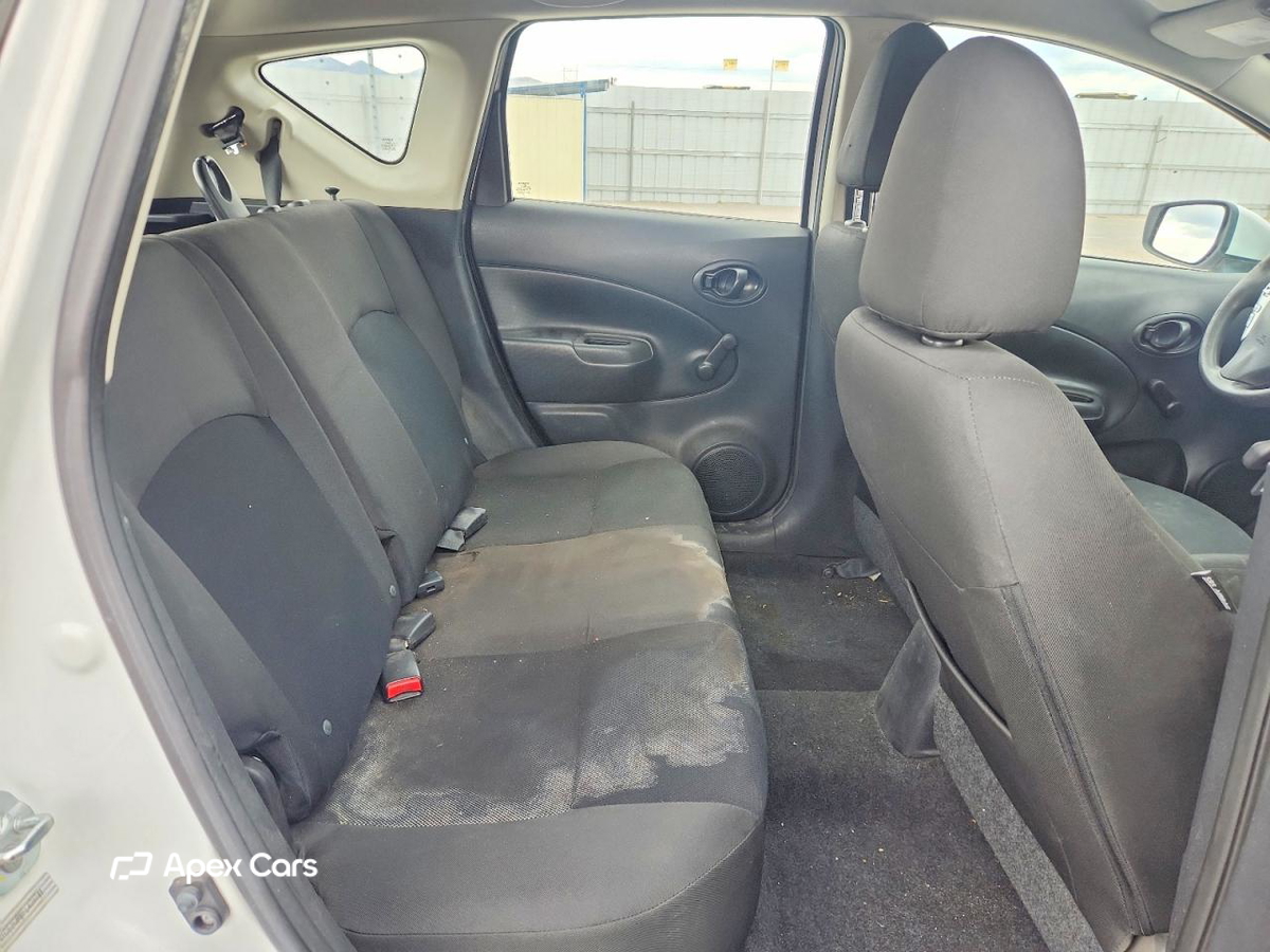 Nissan Versa 2015