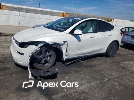 Tesla Model Y 2026 - Image 1 of 13