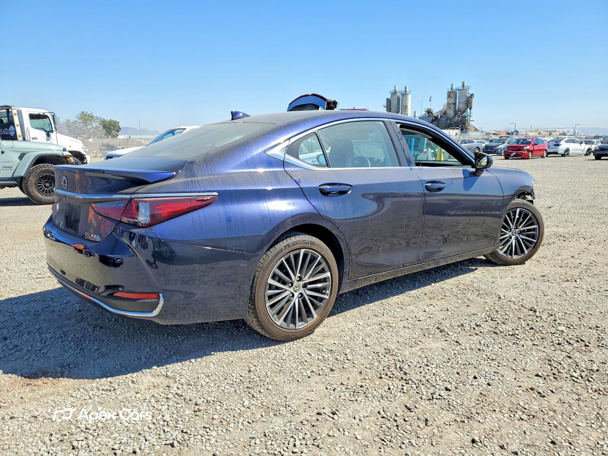 Lexus ES 2025