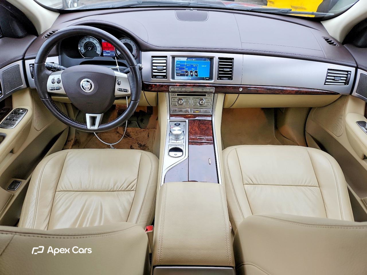Jaguar XF 2011