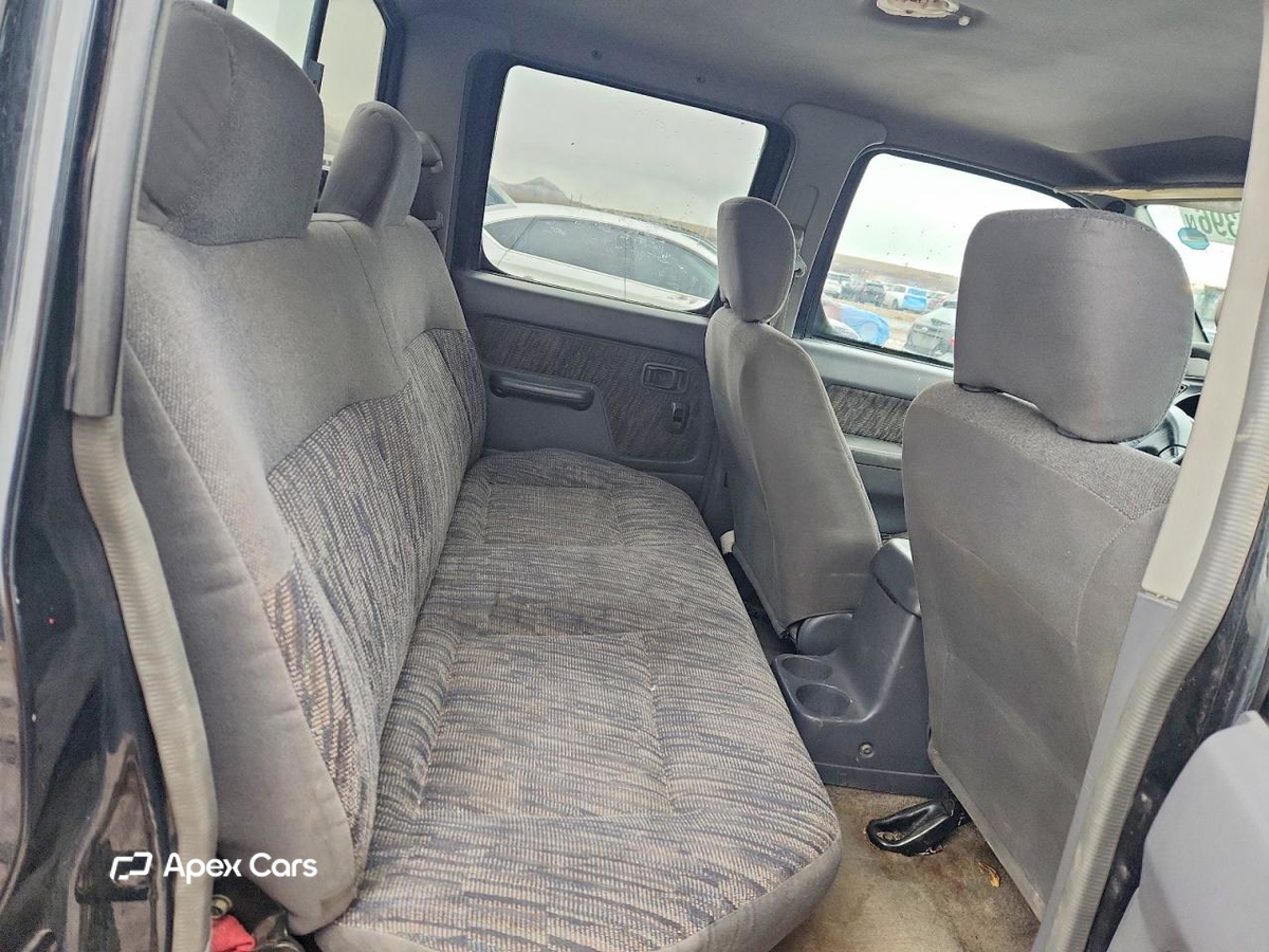 Nissan Navara (Frontier) 2000