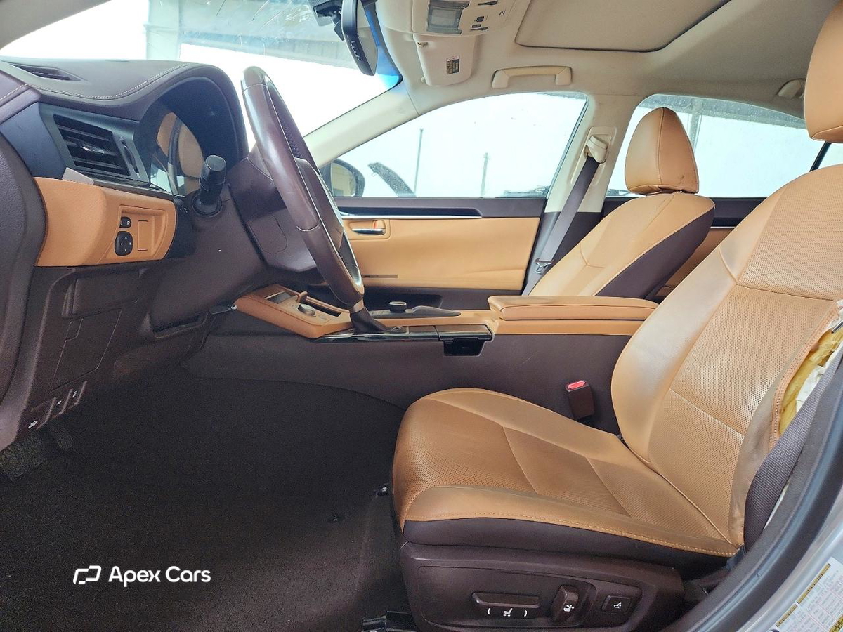 Lexus ES 2016