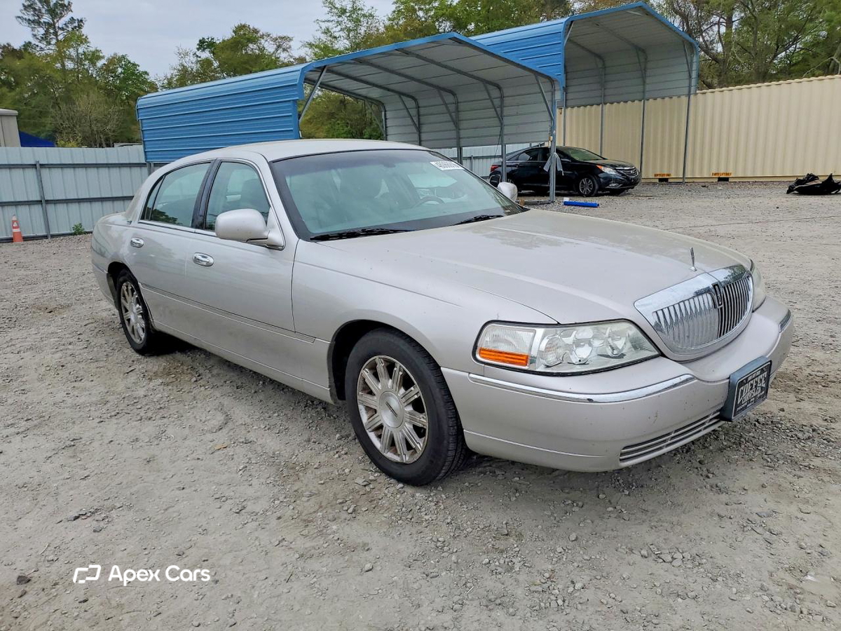 Lincoln Town Car 2011