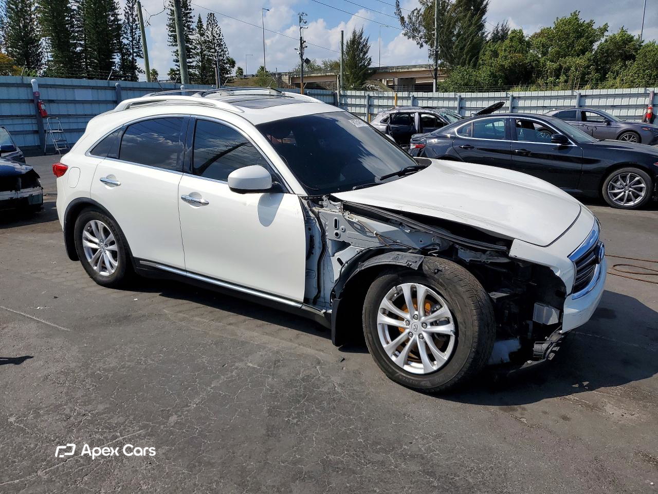 Infiniti QX70 2014
