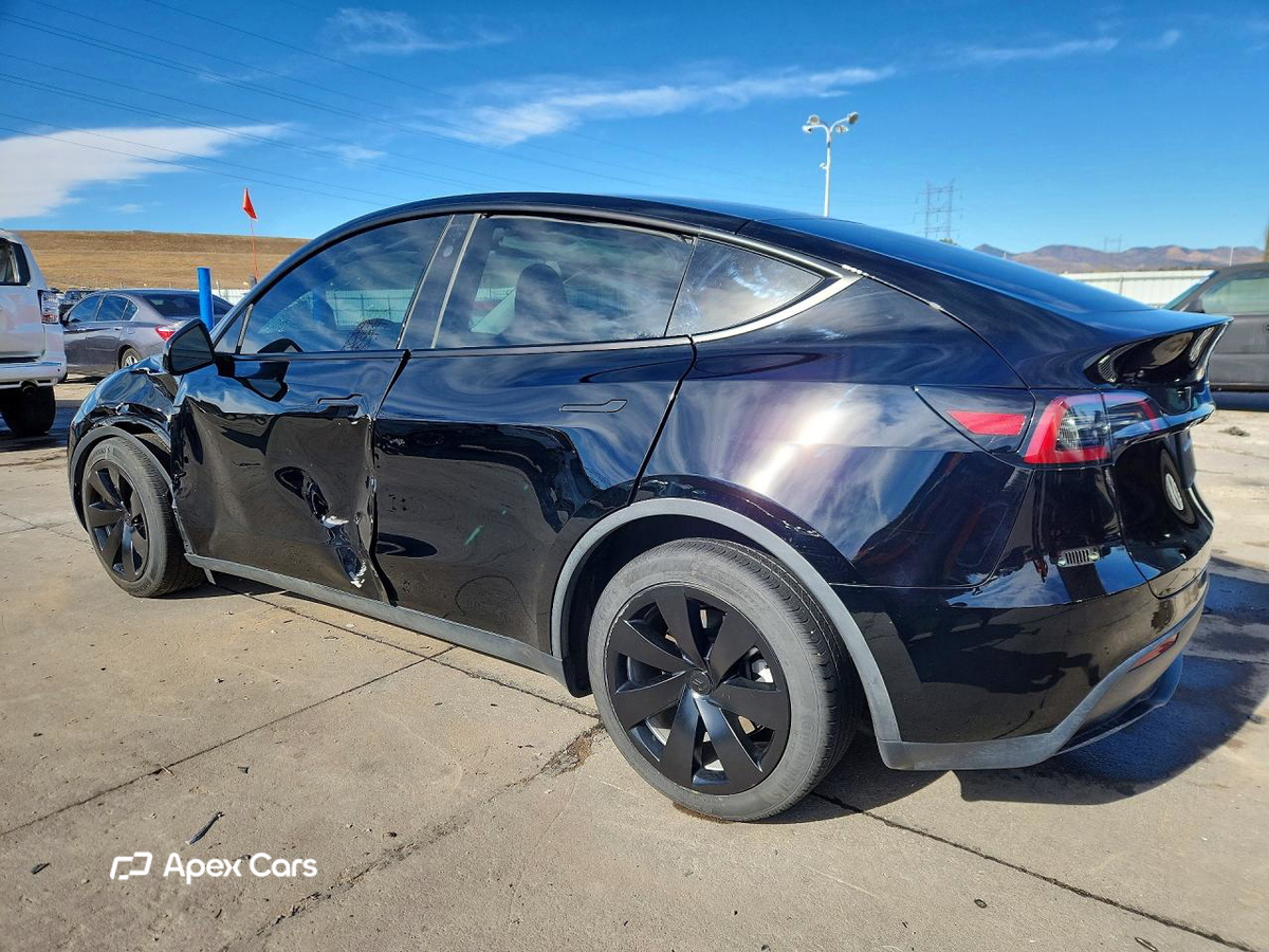 Tesla Model Y 2024