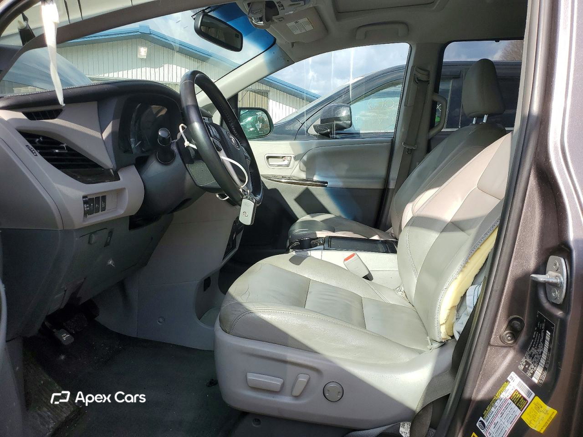 Toyota Sienna 2015